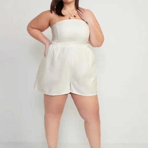 New  Old Navy Linen-Blend O-Ring Halter Romper for Women -- 3.inch inseam - Picture 8 of 8